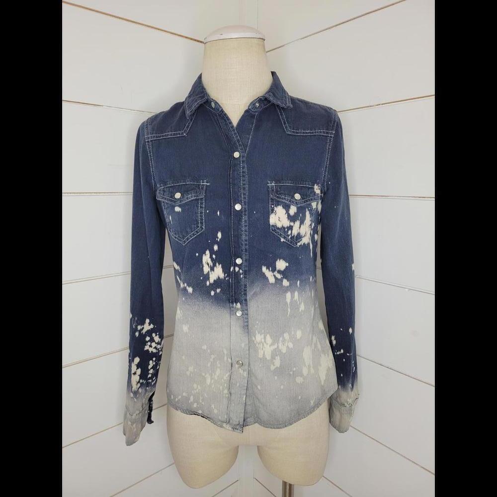 Vanilla Star small blue grey & white snap button down shirt